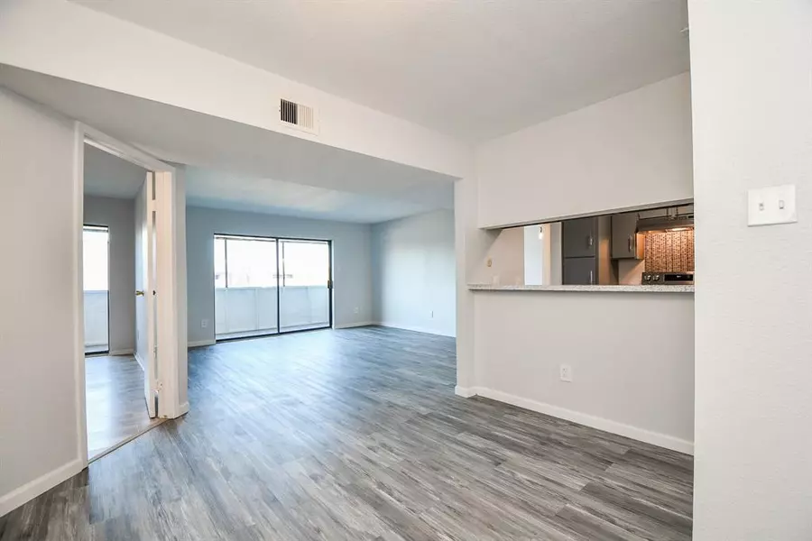 3055 Walnut Bend LN #35, Houston, TX 77042