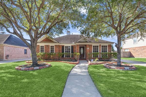 2308 Pebble Shores LN, Pearland, TX 77584