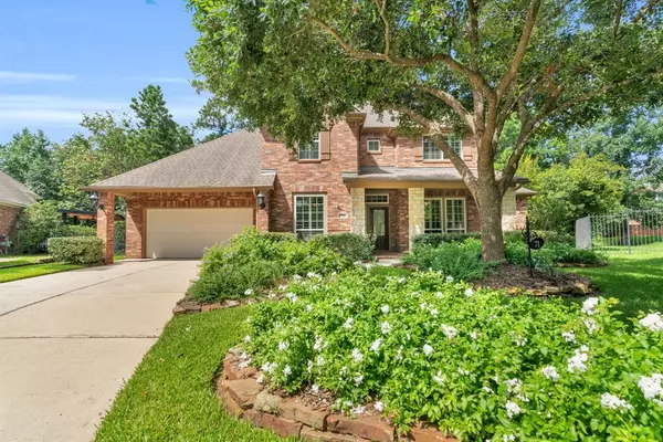 71 E Hullwood Court, The Woodlands, TX 77389