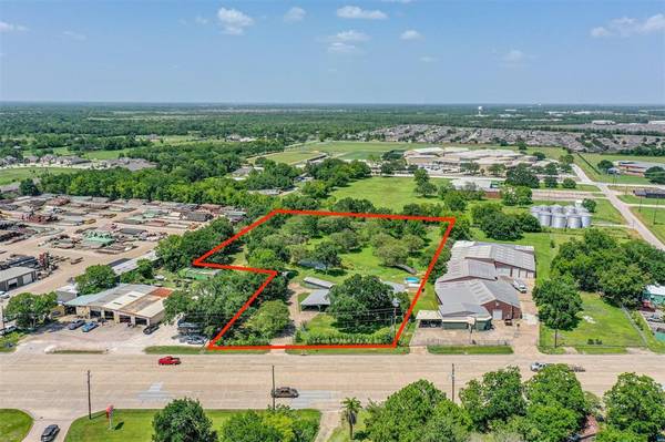 1612 W Highway 6, Alvin, TX 77511