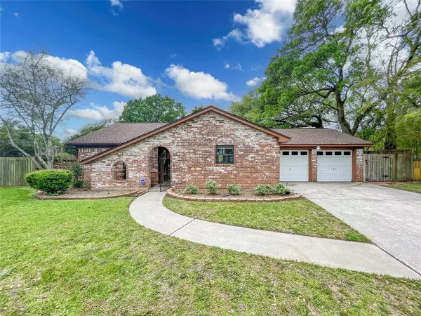 604 Bellaire CIR, Alvin, TX 77511