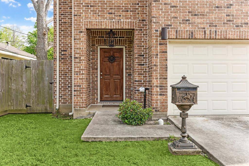 Houston, TX 77022,702 E 37th ST