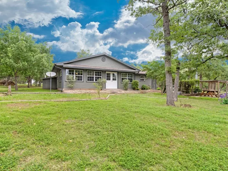 2733 Reiss Rd, West Point, TX 78963