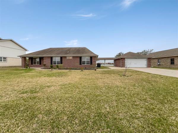 2731 Avenue D, Dickinson, TX 77539