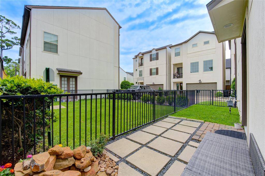 Houston, TX 77043,10918 Brookeshire Chase LN