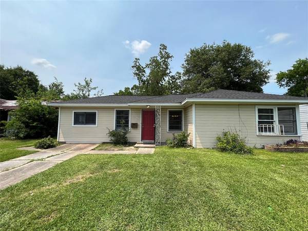 5947 Belcrest ST, Houston, TX 77033