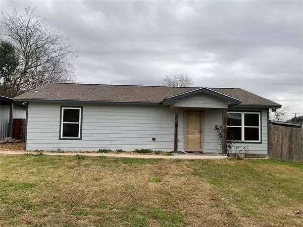 506 North ST, Yoakum, TX 77995