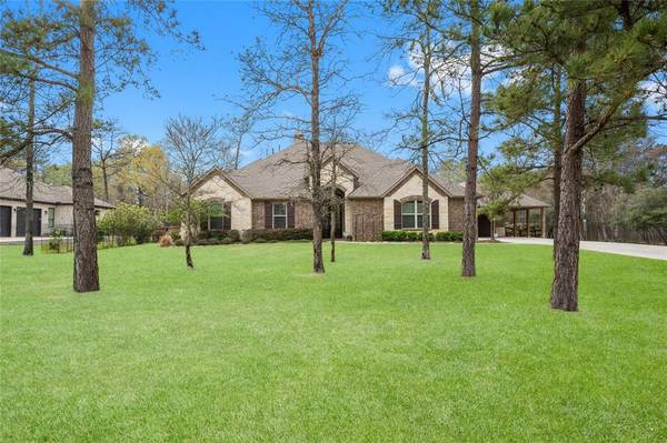 355 Royal Navigator RD, Montgomery, TX 77316