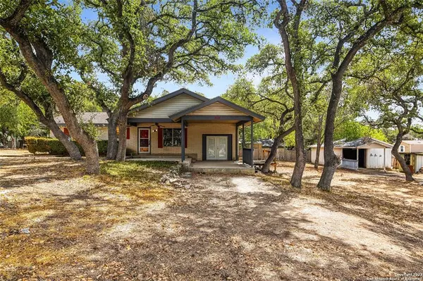 634 Flatrock DR, Canyon Lake, TX 78133