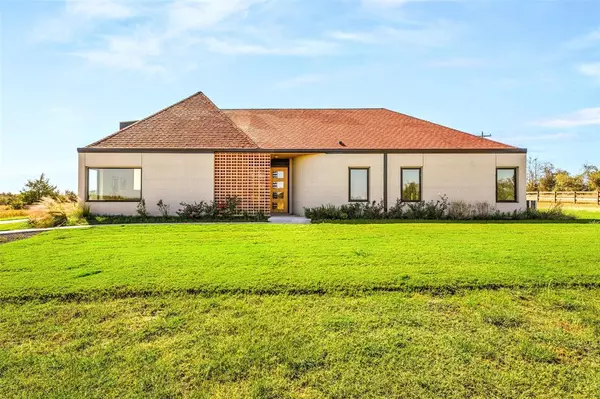 4742 Independence TRL, Burton, TX 77835