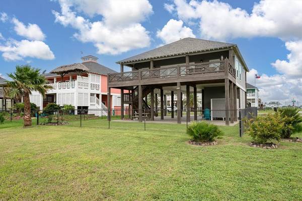 2298 E Crab ST, Crystal Beach, TX 77650