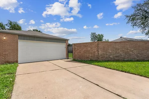 Houston, TX 77083,16006 Alta Mar Dr,