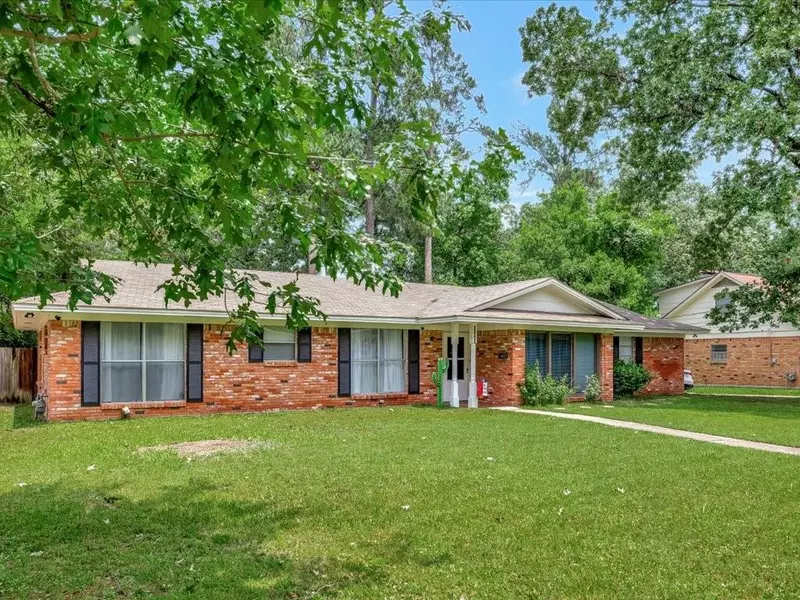 111 Lakewind DR, Lufkin, TX 75901