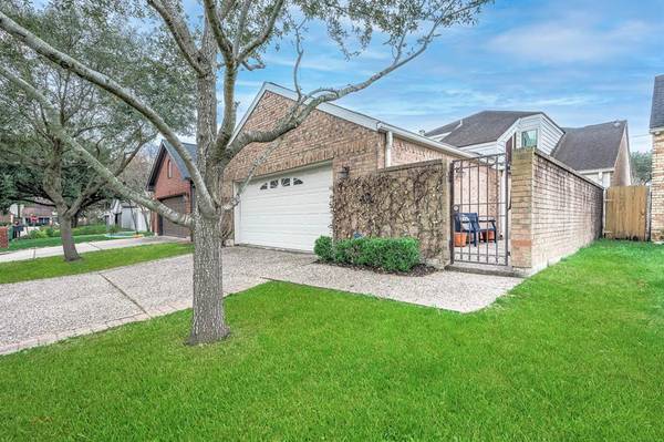 Houston, TX 77055,1370 Bullock LN