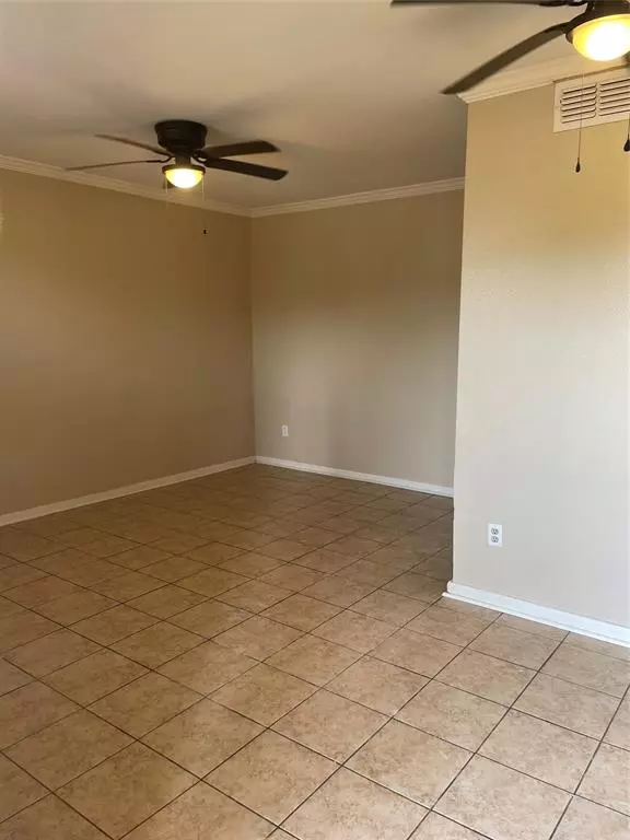 Houston, TX 77048,4711 Palisade BLVD #304