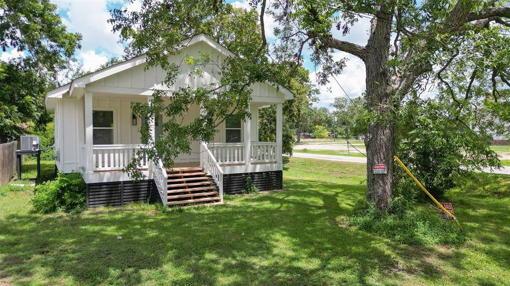 419 E Dahlgren AVE, Wharton, TX 77488