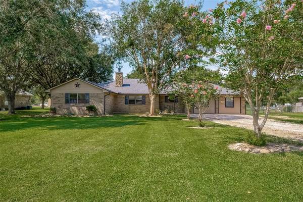 6710 Quail Park LN, Needville, TX 77461