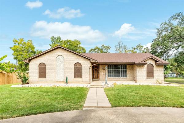 230 Burkett ST, Richwood, TX 77531