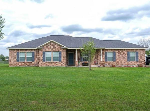 1056 Longhorn TRL, Angleton, TX 77515