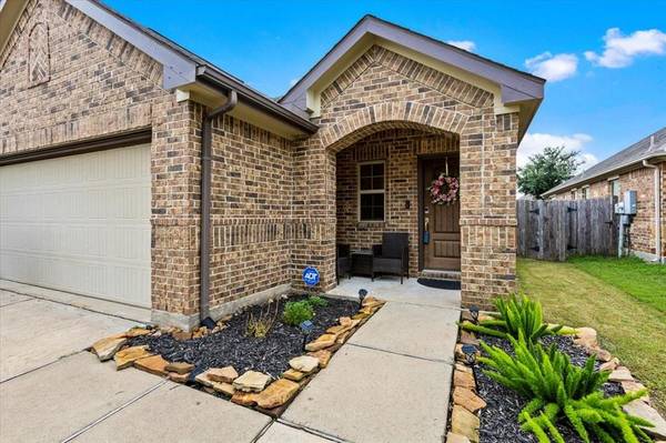 6865 Dogwood Cliff LN, Dickinson, TX 77539