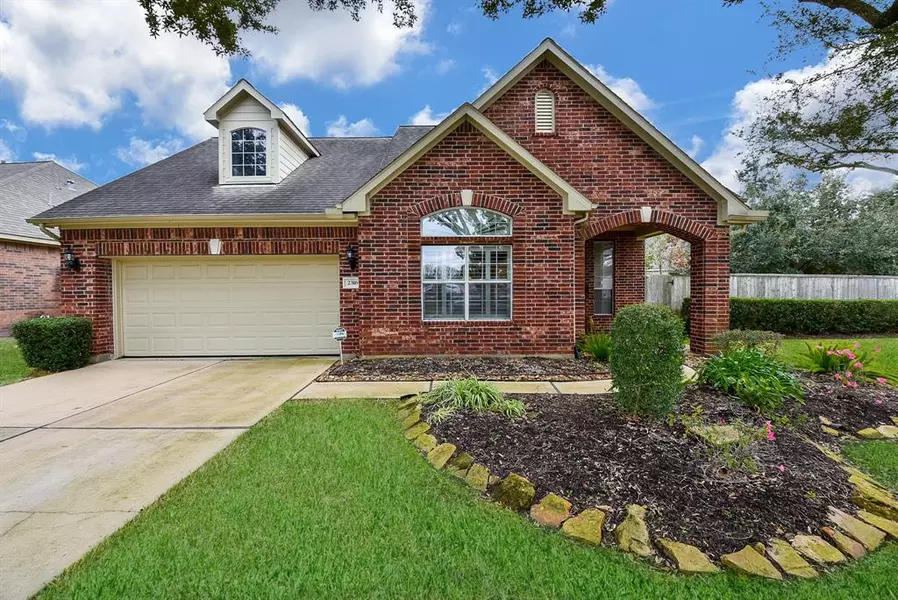 2316 S Capri DR, Pearland, TX 77581