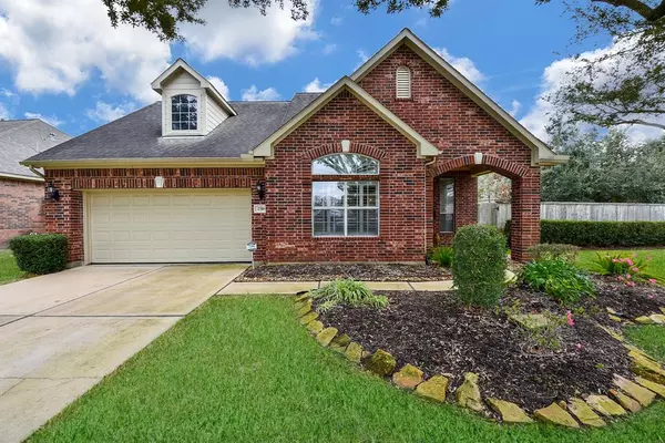 2316 S Capri DR, Pearland, TX 77581