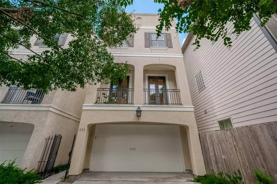 211 Birdsall ST, Houston, TX 77007