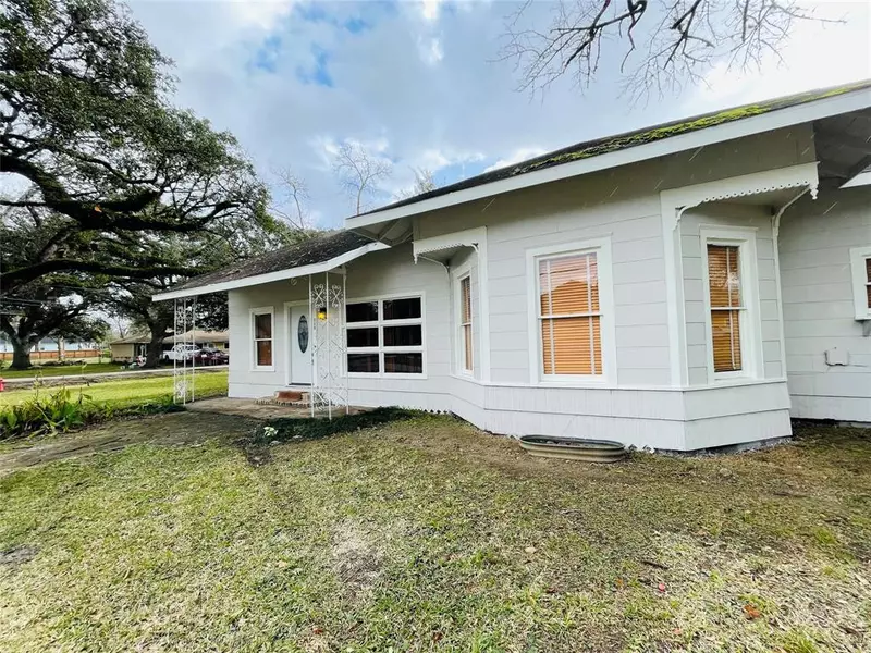 229 E Saunders ST, League City, TX 77573