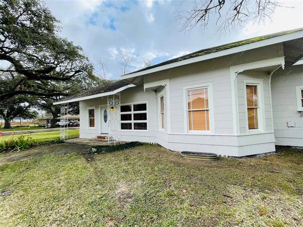 229 E Saunders ST, League City, TX 77573