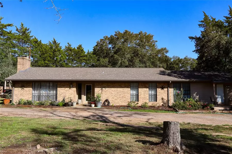 5206 Bridle Creek LN, Brenham, TX 77833