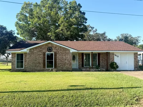 412 Elm ST, Hungerford, TX 77448