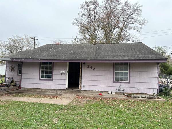 242 N Birch ST, Lake Jackson, TX 77566