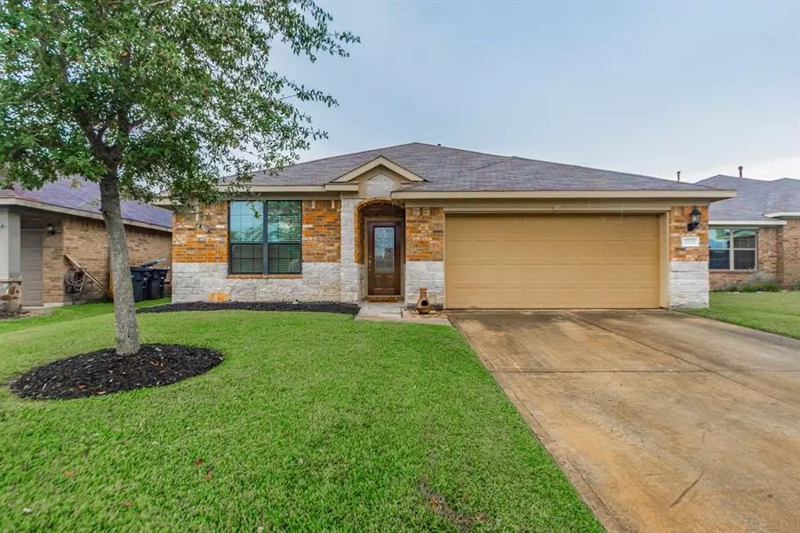 5225 Bailey LN, Alvin, TX 77511