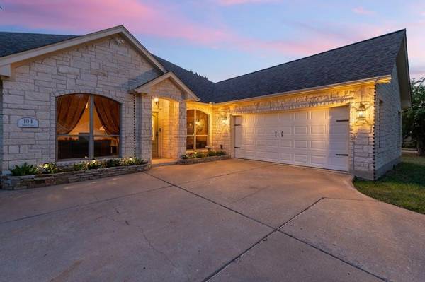 104 Swan CT, Bastrop, TX 78602