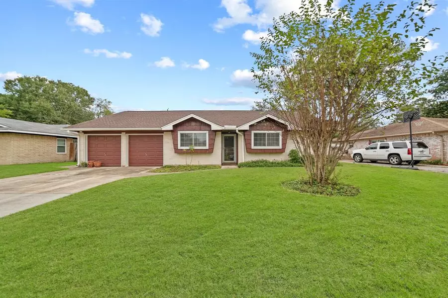 407 Oak Vista DR, Friendswood, TX 77546