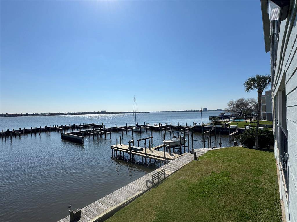 El Lago, TX 77586,4011 Nasa Rd 1 #401