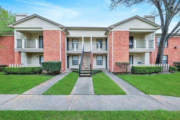 2105 Cedar Bayou RD #404, Baytown, TX 77520