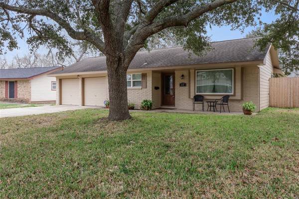 113 Cannon ST, Clute, TX 77531