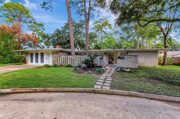 1726 Peer DR, Houston, TX 77043