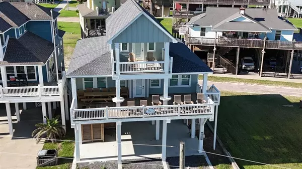 2906 Shady LN, Crystal Beach, TX 77650