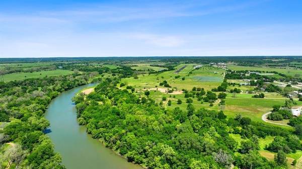 663 Loop 230, Smithville, TX 78957