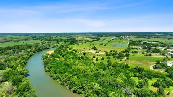 663 Loop 230, Smithville, TX 78957