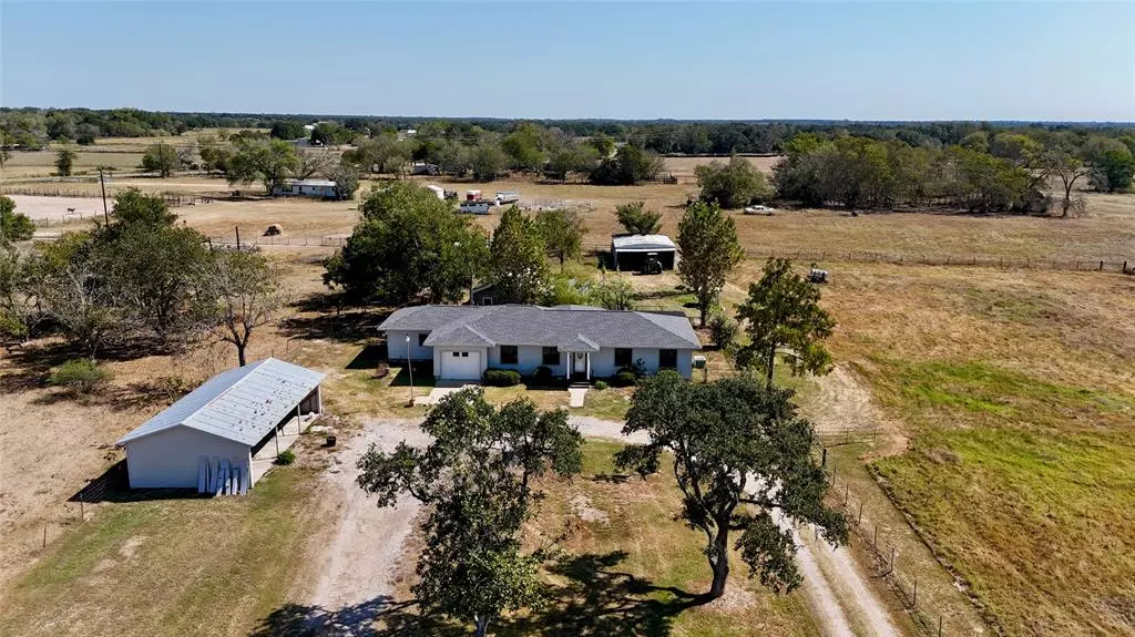 171 Fm 2616, Hallettsville, TX 77964