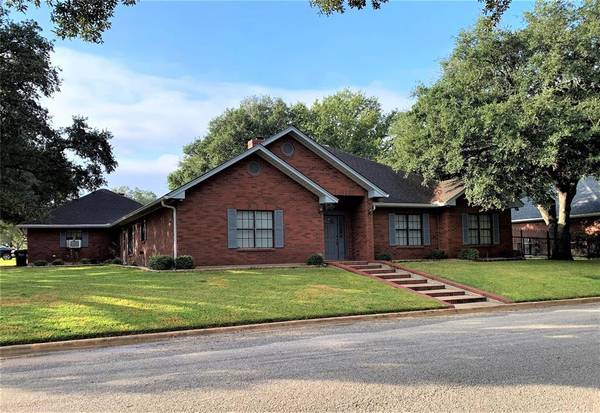 401 Gindler ST, Weimar, TX 78962