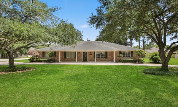 2601 Taylor LN, Pearland, TX 77581