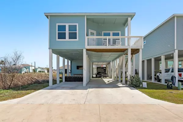 111 Rainbow Reef, Rockport, TX 78382