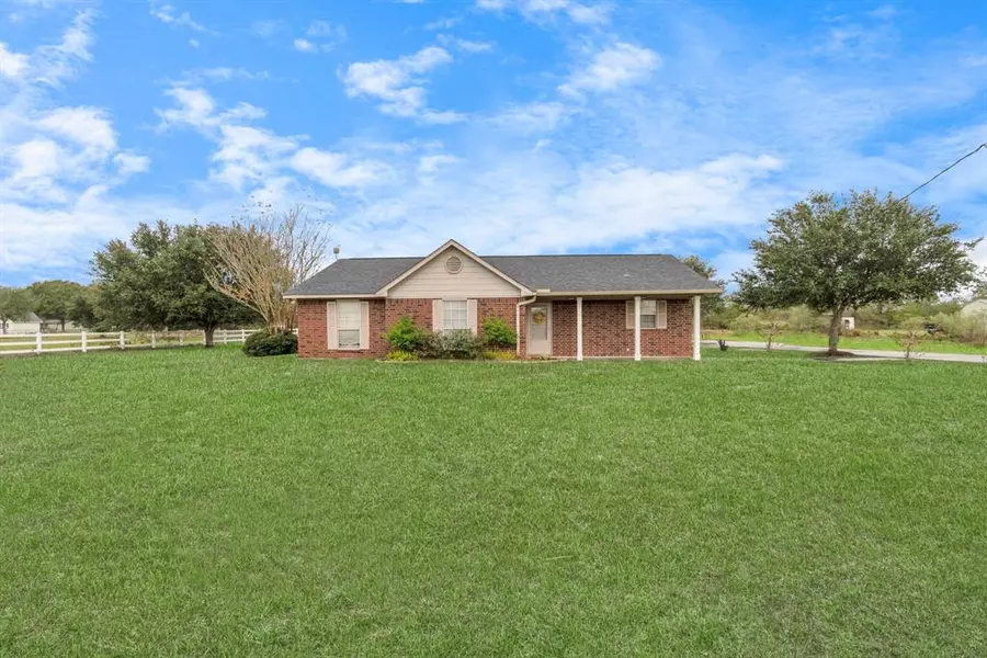 932 Peschel LN, Sealy, TX 77474