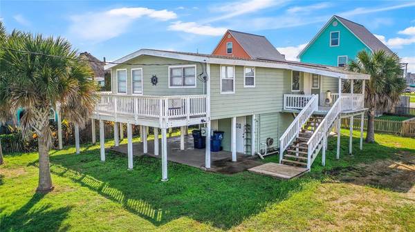 319 Driftwood CT, Surfside Beach, TX 77541