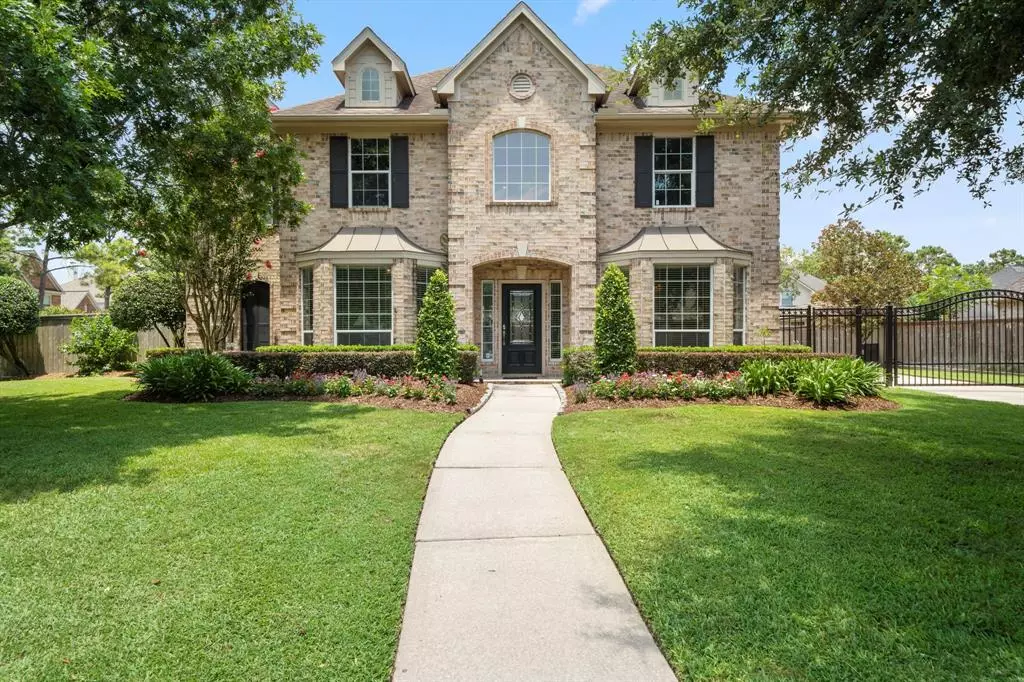 Friendswood, TX 77546,700 Red Oak LN