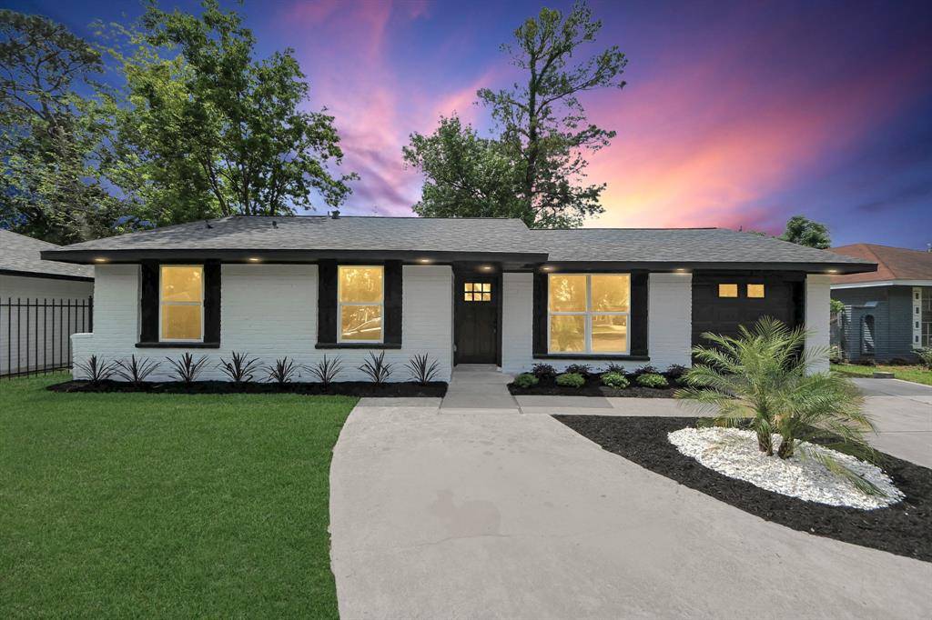 Houston, TX 77016,7622 Parker RD